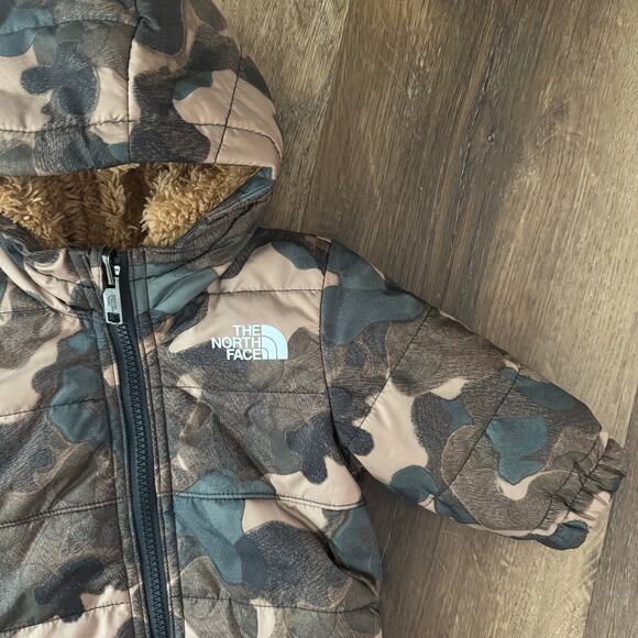 The North Face Reversible Mt Chimbo Full Zip Hooded Insulated Jacket in Camo - Picture 4 of 9